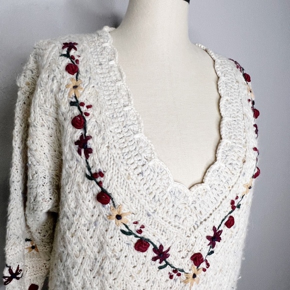 VTG Express Embroidered Floral Sweater Size S Oatmeal - Picture 10 of 11